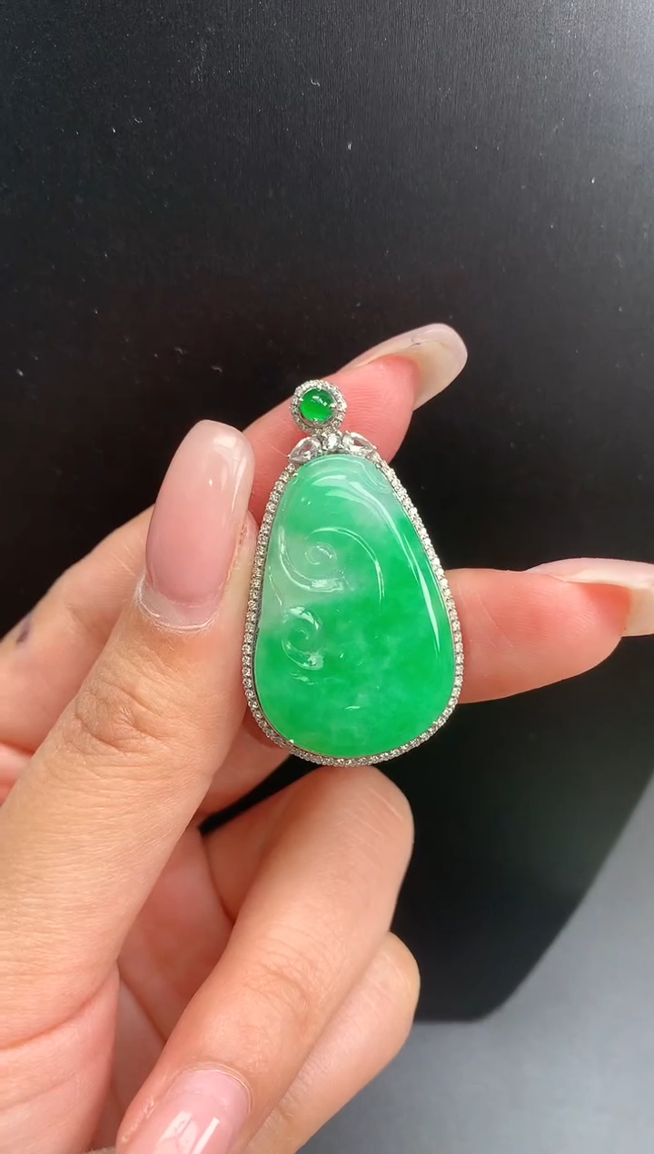 【闪购商品】翡翠颈饰18K金镶嵌如意