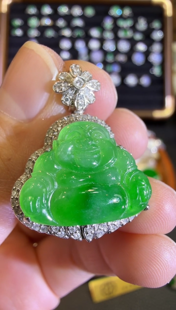 【闪购商品】翡翠吊坠(赠链)18K金镶嵌满绿佛公