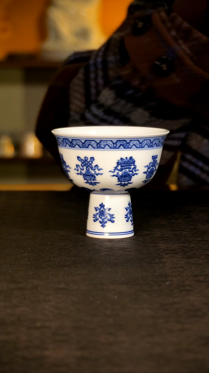 霞艺青花八宝高足杯