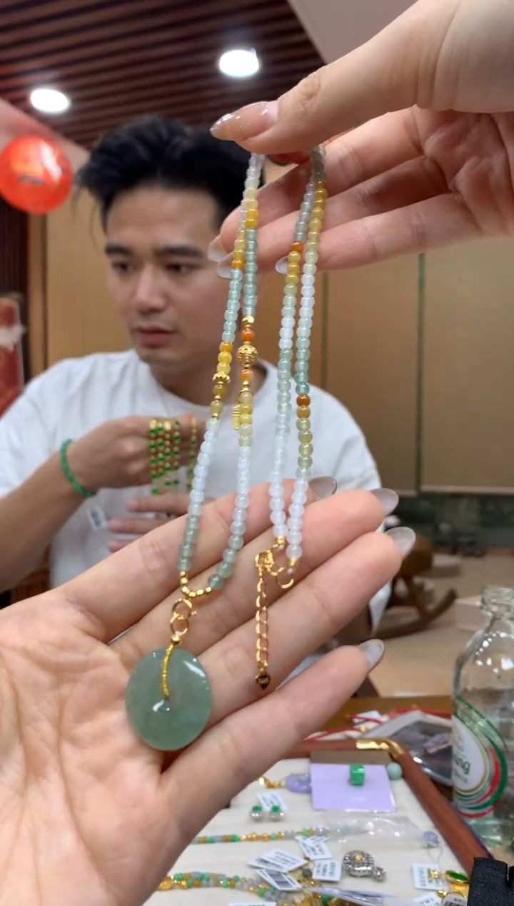 套链未镶嵌翡翠平安扣