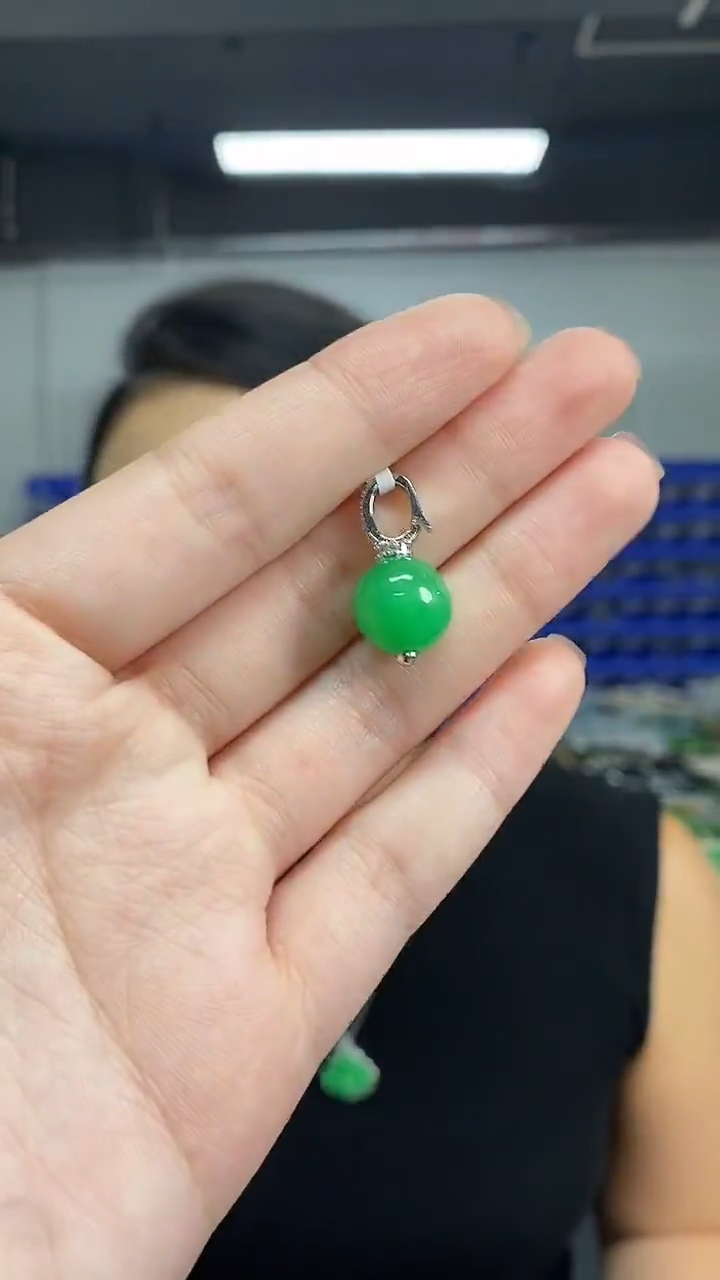 颈饰未镶嵌翡翠多样性发其一颜色微差