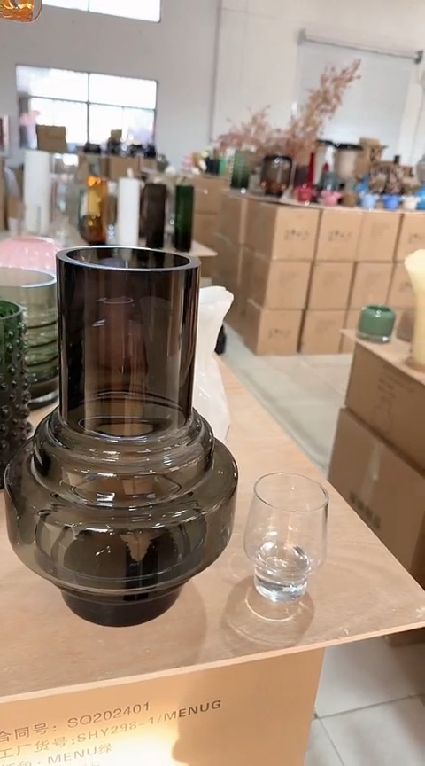 【闪购商品】玻璃黑色瓶子