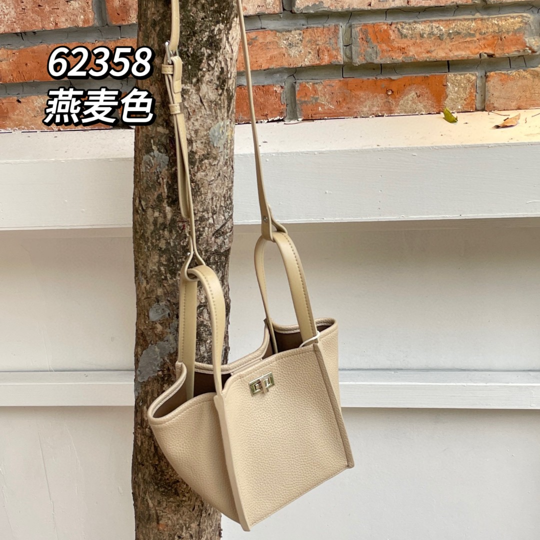 【芝麻集】SK-62358-燕麦奶RAIN.CUN简约休闲百搭腋下斜跨轻奢女包