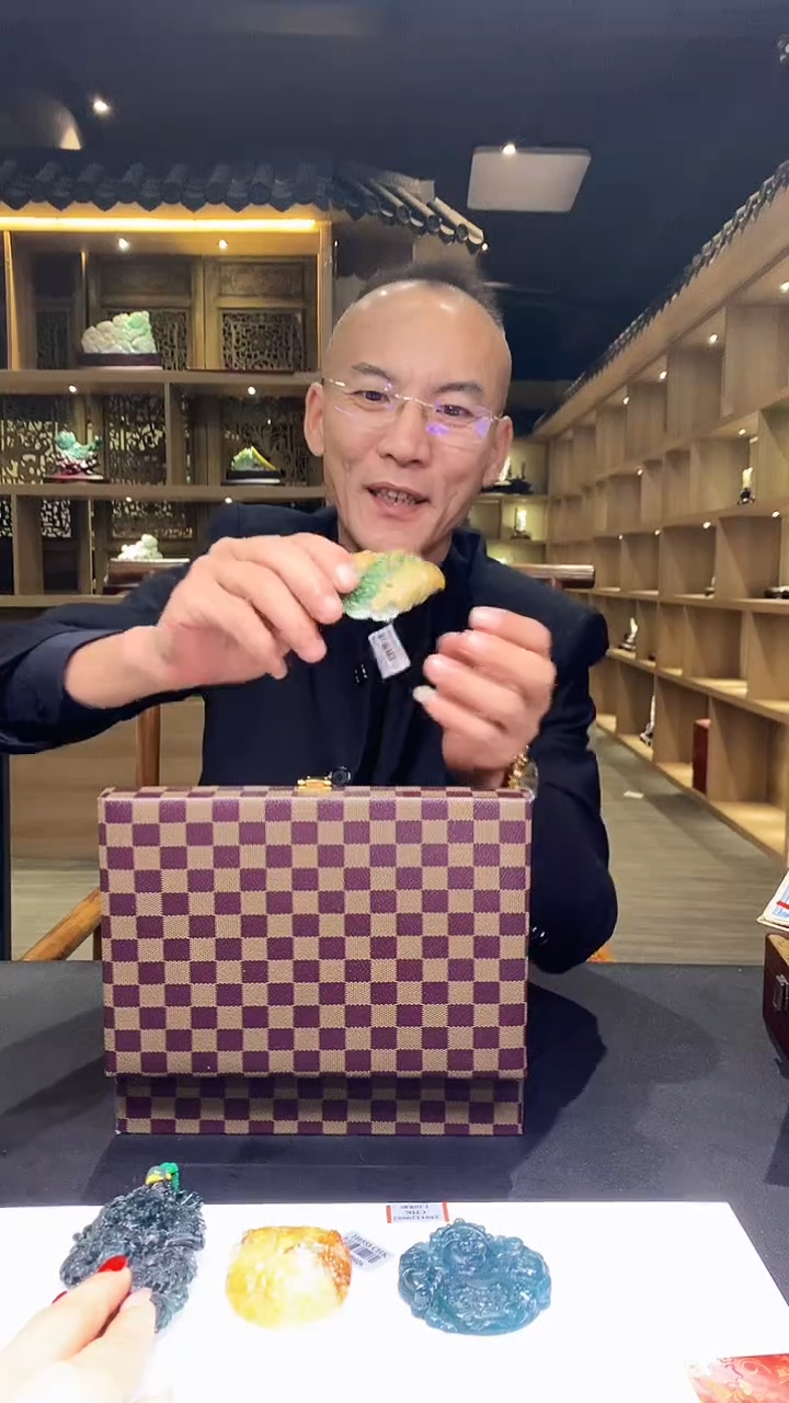 【闪购商品】定制翡翠未镶嵌1004hm-毛货挂件