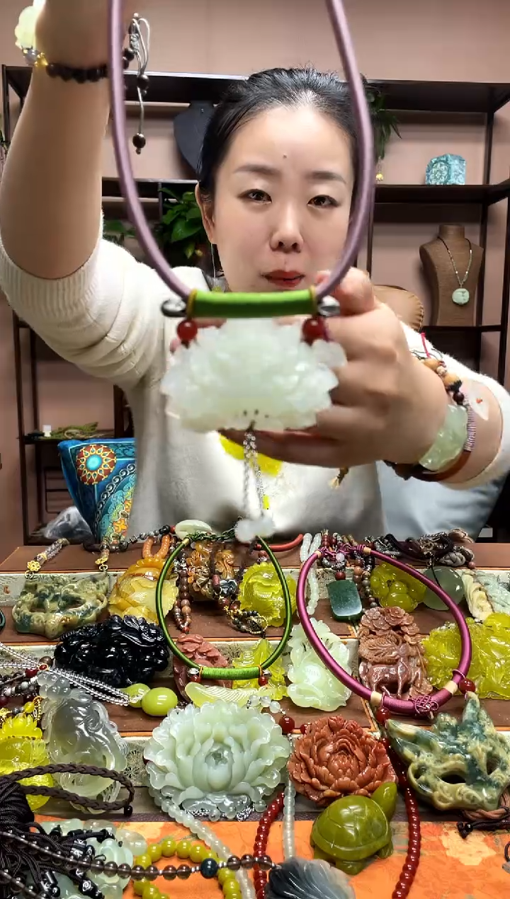 未镶嵌岫玉吊坠·