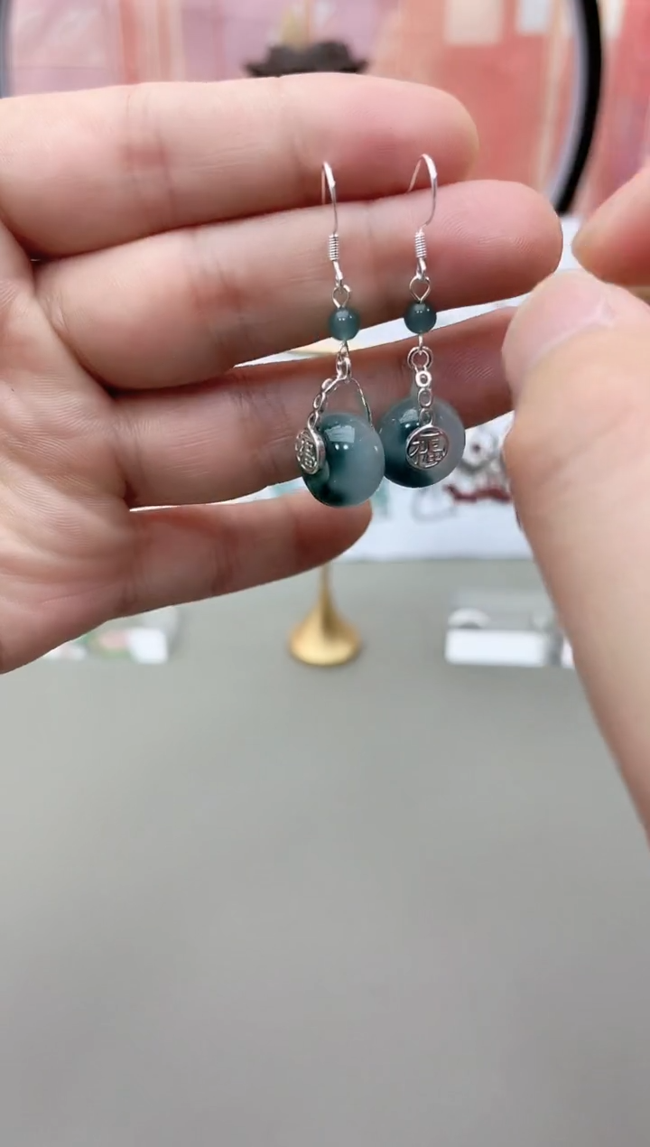 银S925镶嵌石英质玉（天山翠）耳坠c606