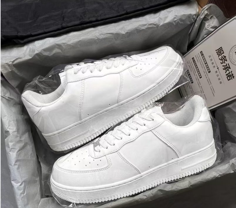 倥2025秋冬新款男士板鞋透气情侣百搭时尚白色