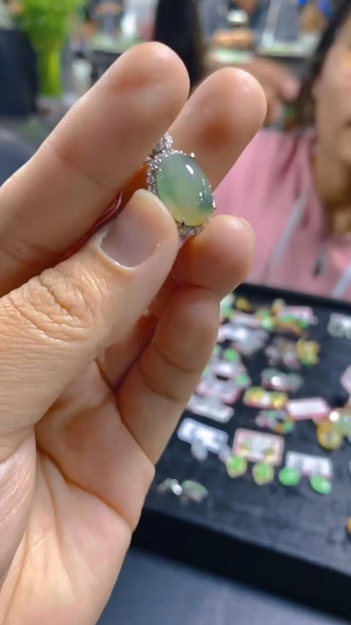 【闪购商品】翡翠吊坠(赠链)未镶嵌0950863098多样性发一