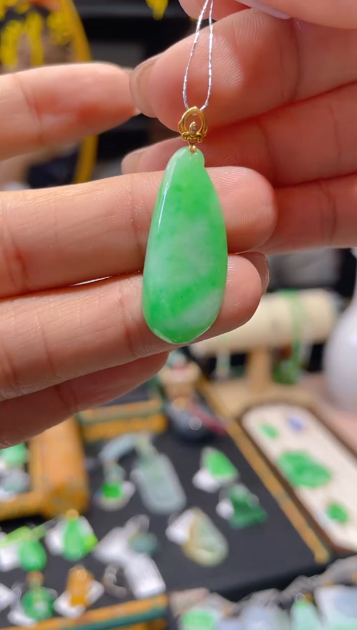 【闪购商品】翡翠颈饰18K金镶嵌假一赔三