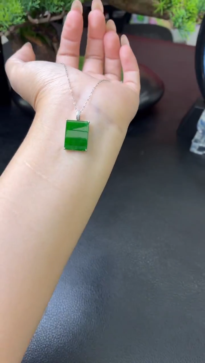 吊坠(不含链)18K金镶嵌翡翠吊坠 多样性发一件