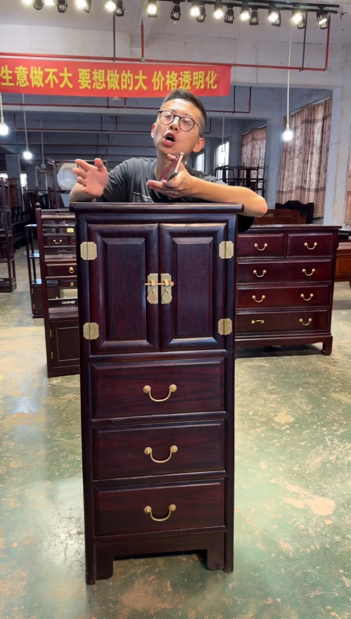 黑酸枝木类成套家具三斗柜