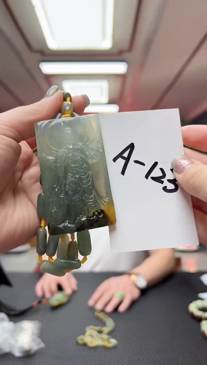 【闪购商品】蛇纹石玉挂件未镶嵌关公