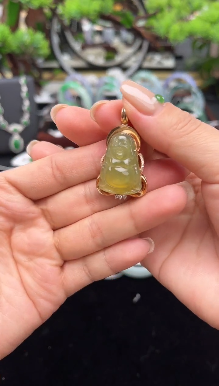 颈饰18K金镶嵌翡翠吊坠