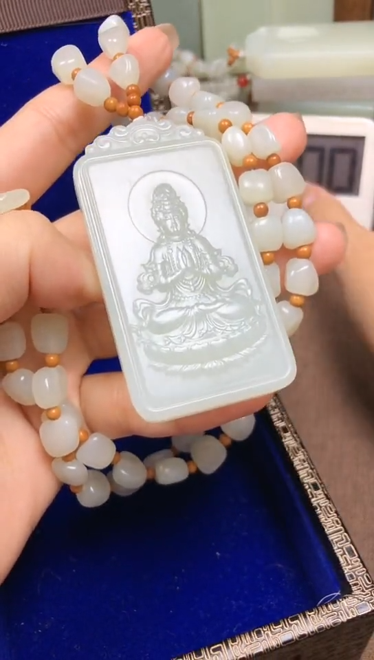 颈饰未镶嵌和田玉红**梦红尘