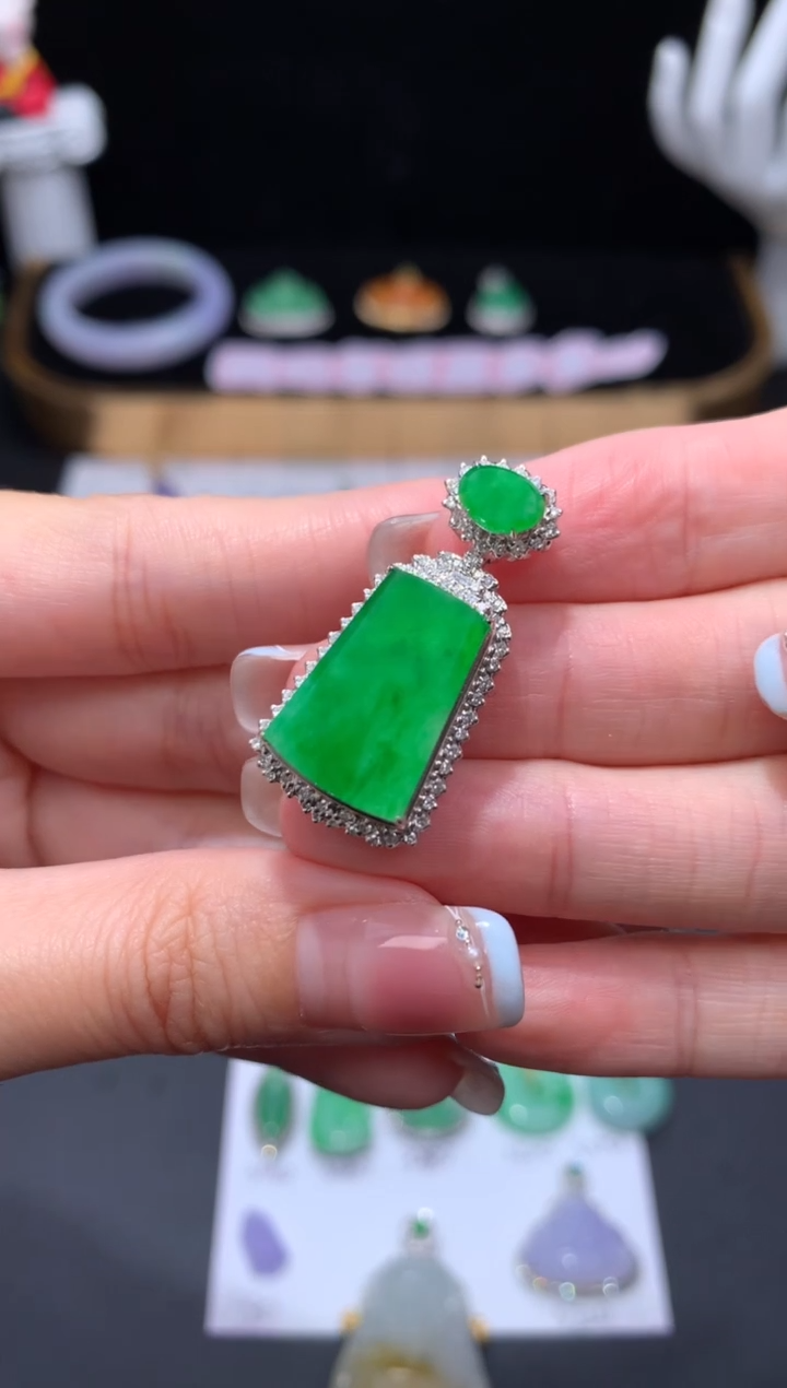 18K金镶嵌定制翡翠48小时鉴赏期 退货不扣服务费