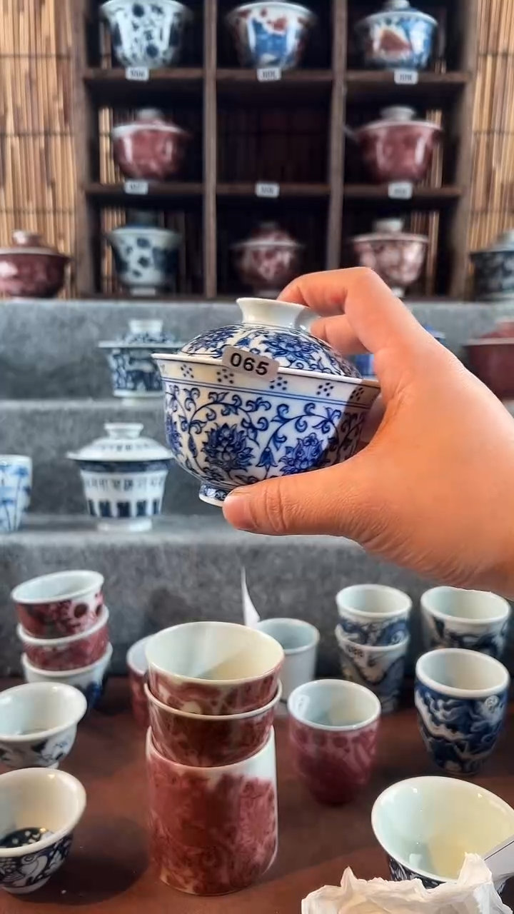 【闪购商品】065天禄言瓷缠枝莲盖碗