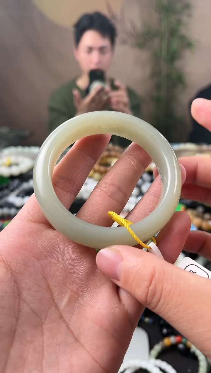 【闪购商品】和田玉手镯未镶嵌且末青白手镯56.6微色差