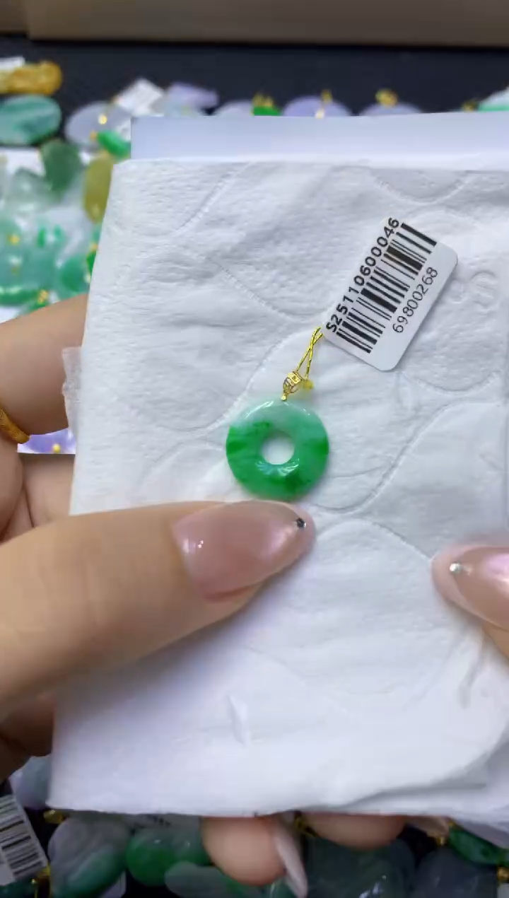 颈饰18K金镶嵌翡翠天然缅甸翡翠A货