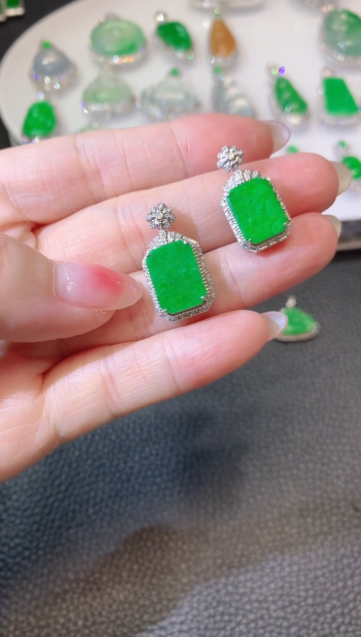 【闪购商品】翡翠吊坠(不含链)18K金镶嵌A2 多样性发货一件