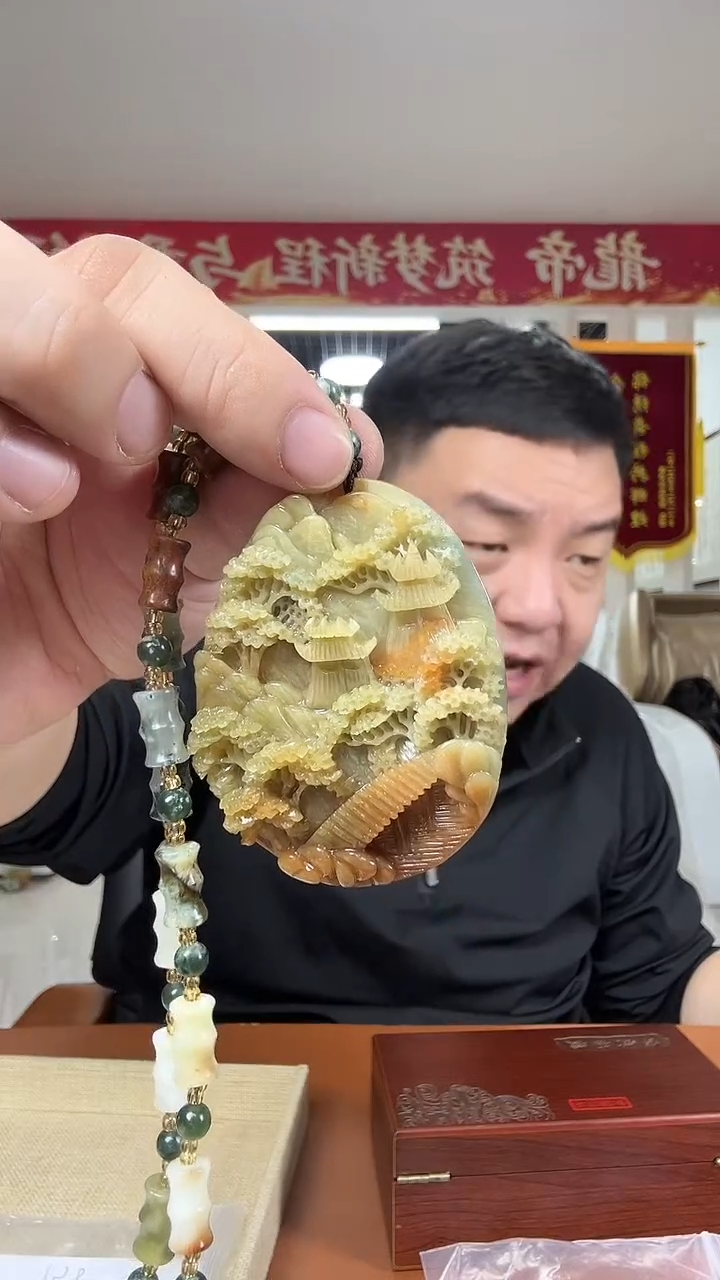 未镶嵌岫玉其它小*哥多样性发货一件   