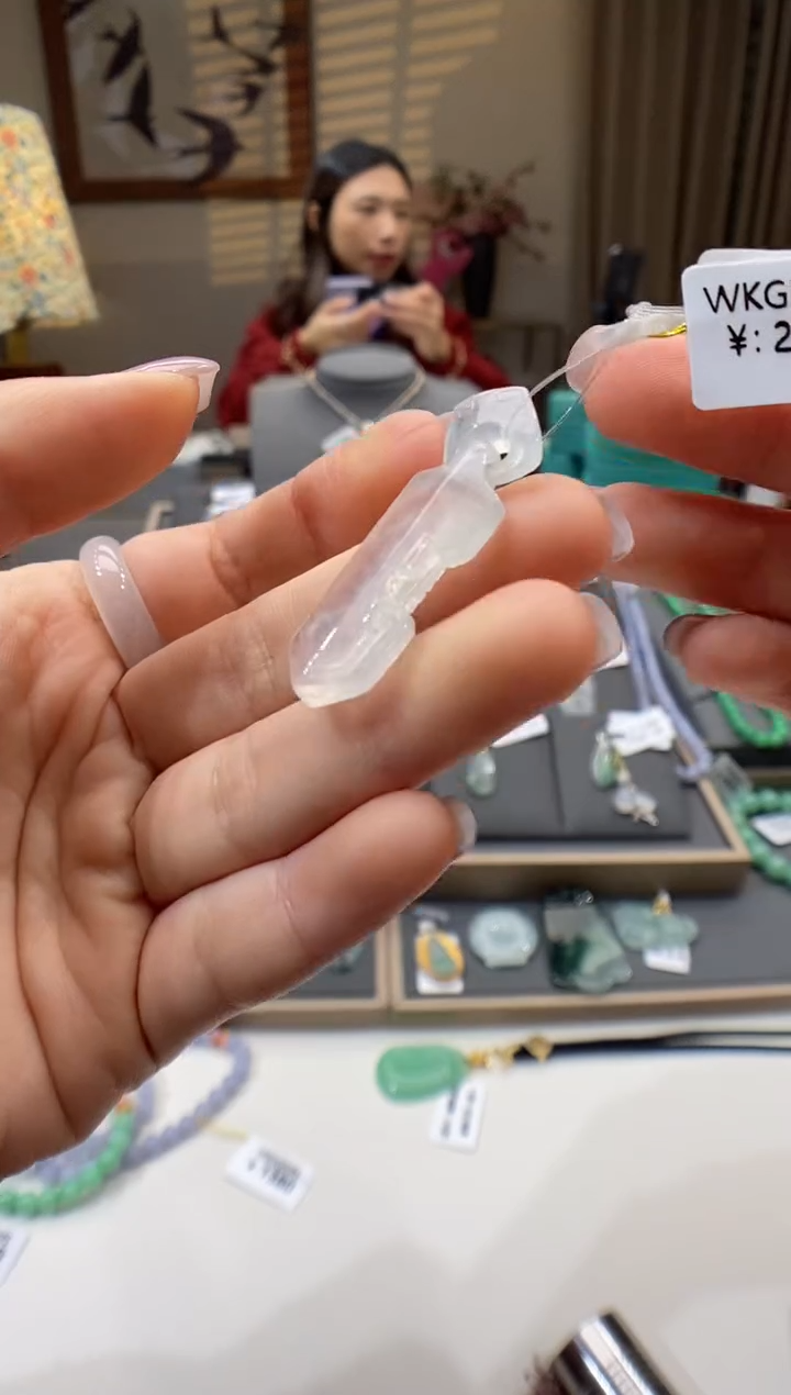 【闪购商品】翡翠颈饰未镶嵌宝剑