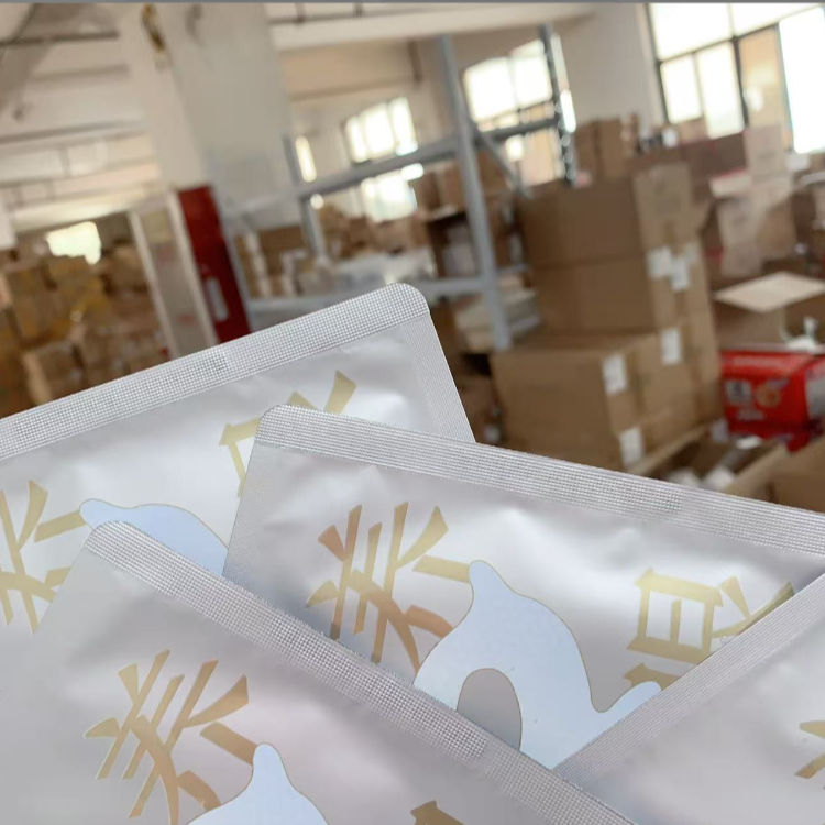 【芙芙】炫采莹亮油敷眼膜