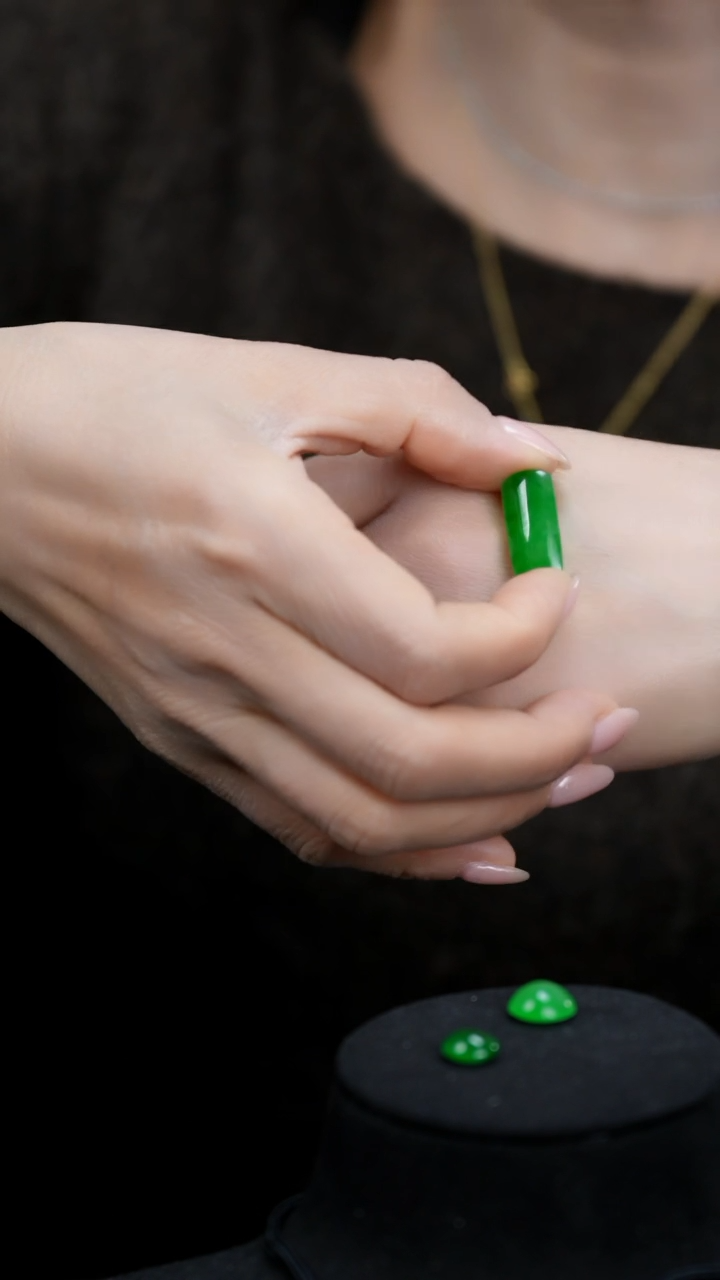 【闪购商品】翡翠颈饰未镶嵌颈饰