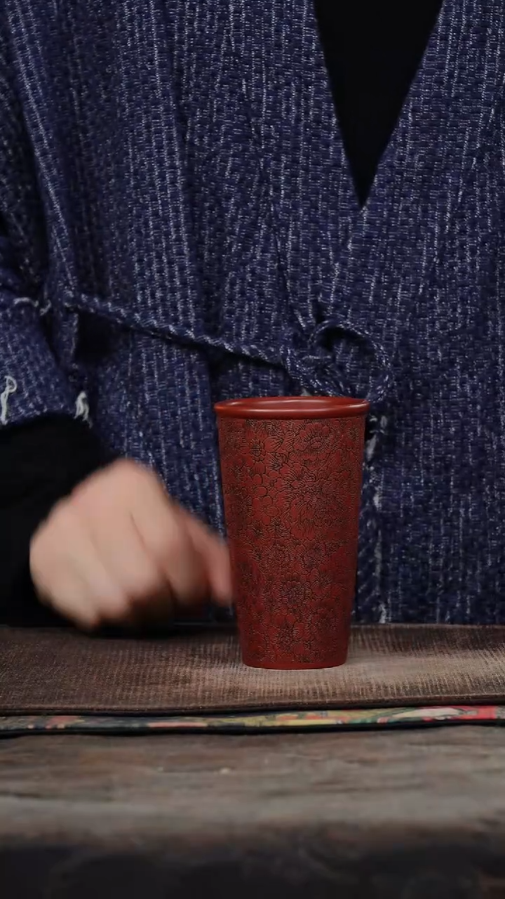 朱泥刻绘繁花紫砂可乐杯