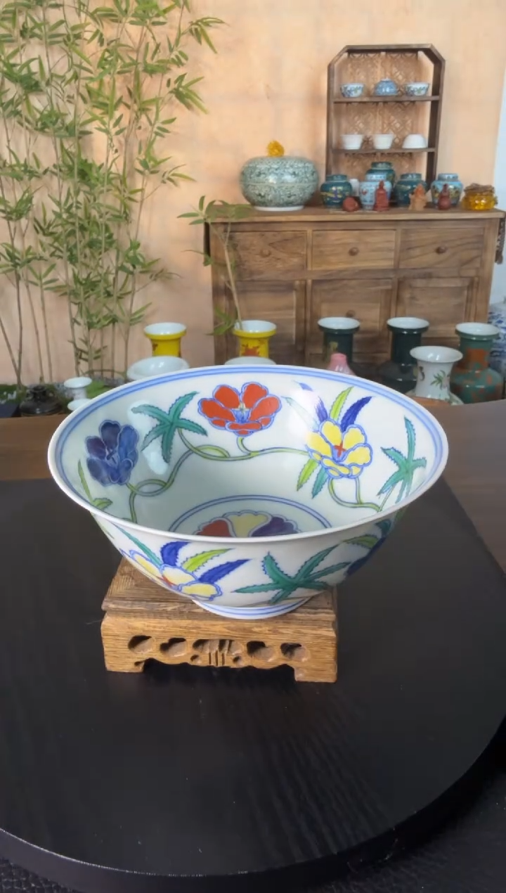 瓷秋葵纹碗 成hua风格带底款