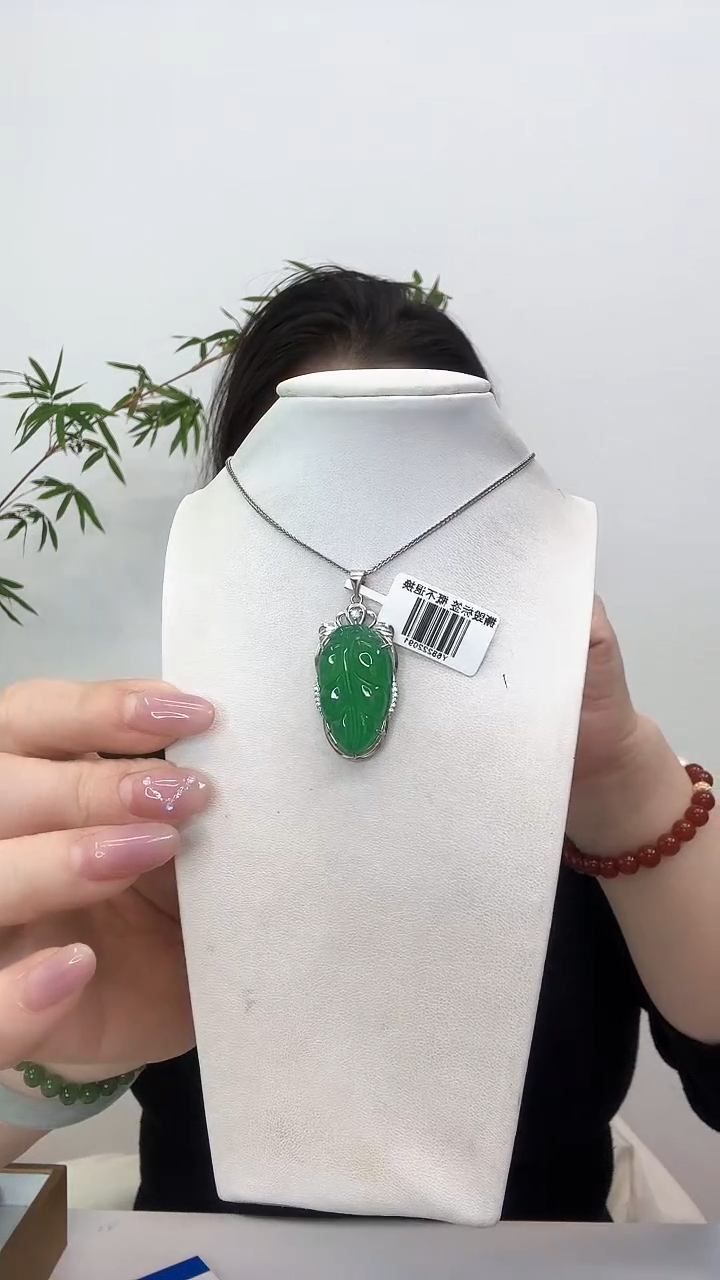 【闪购商品】玛瑙/玉髓吊坠(赠链)银S925镶嵌绿叶子