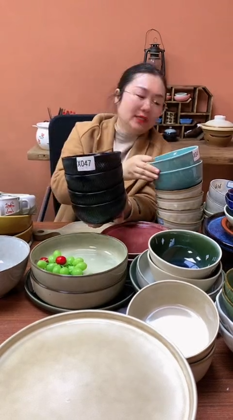 【闪购商品】碗X047 陶瓷黑色浮雕碗四件套