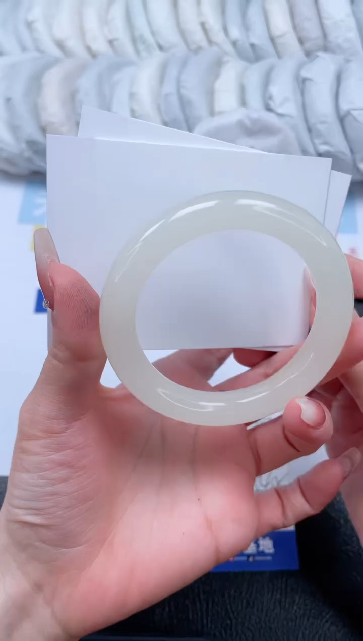 【闪购商品】石英质玉手镯未镶嵌T47-54.5