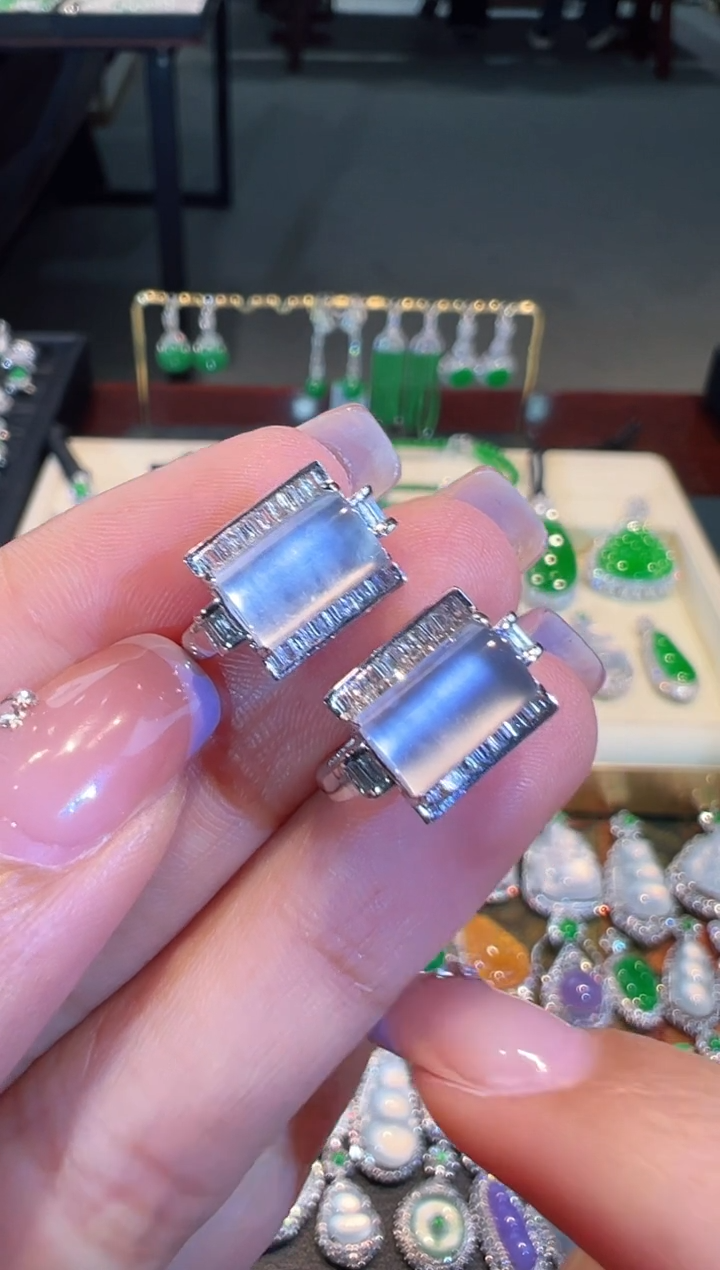 【闪购商品】翡翠耳饰18K金镶嵌翡翠