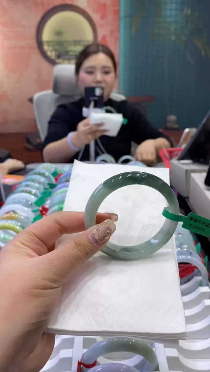 【闪购商品】翡翠手镯未镶嵌多人0011025