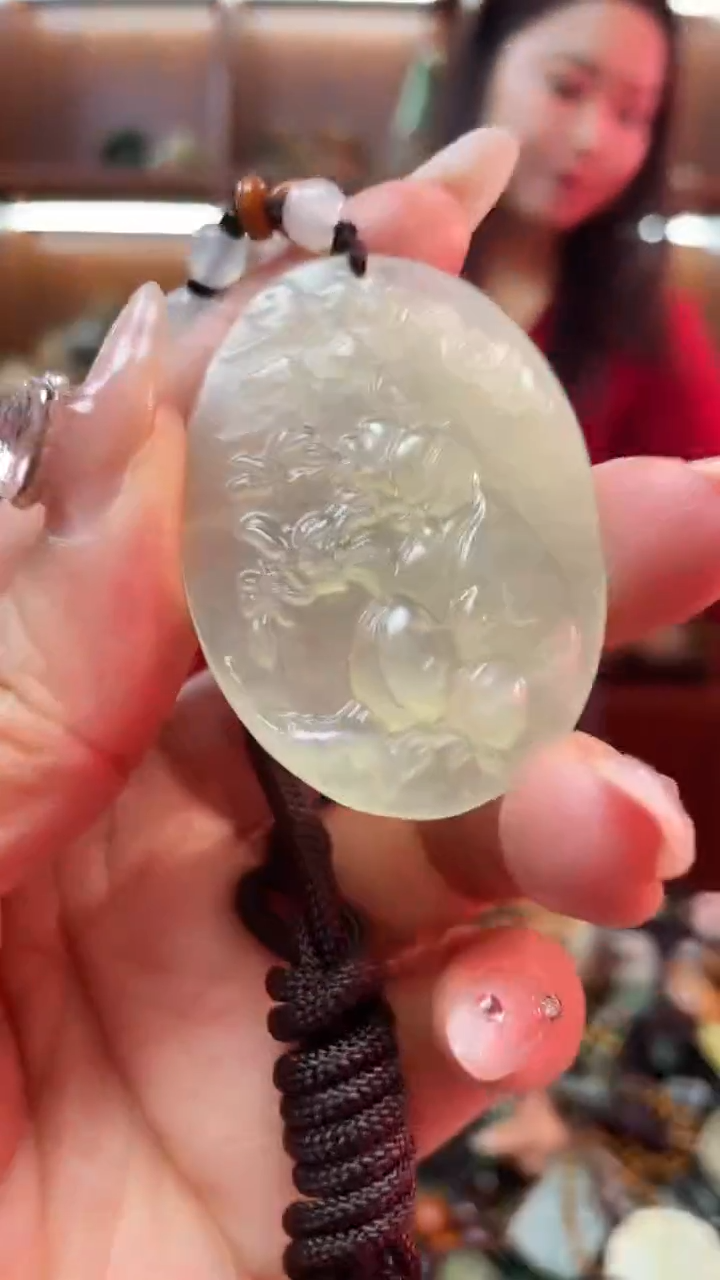 未镶嵌蛇纹石玉吊坠     