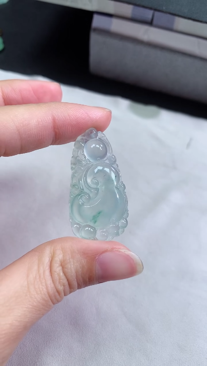 【闪购商品】翡翠颈饰未镶嵌冰种飘绿如意吊坠