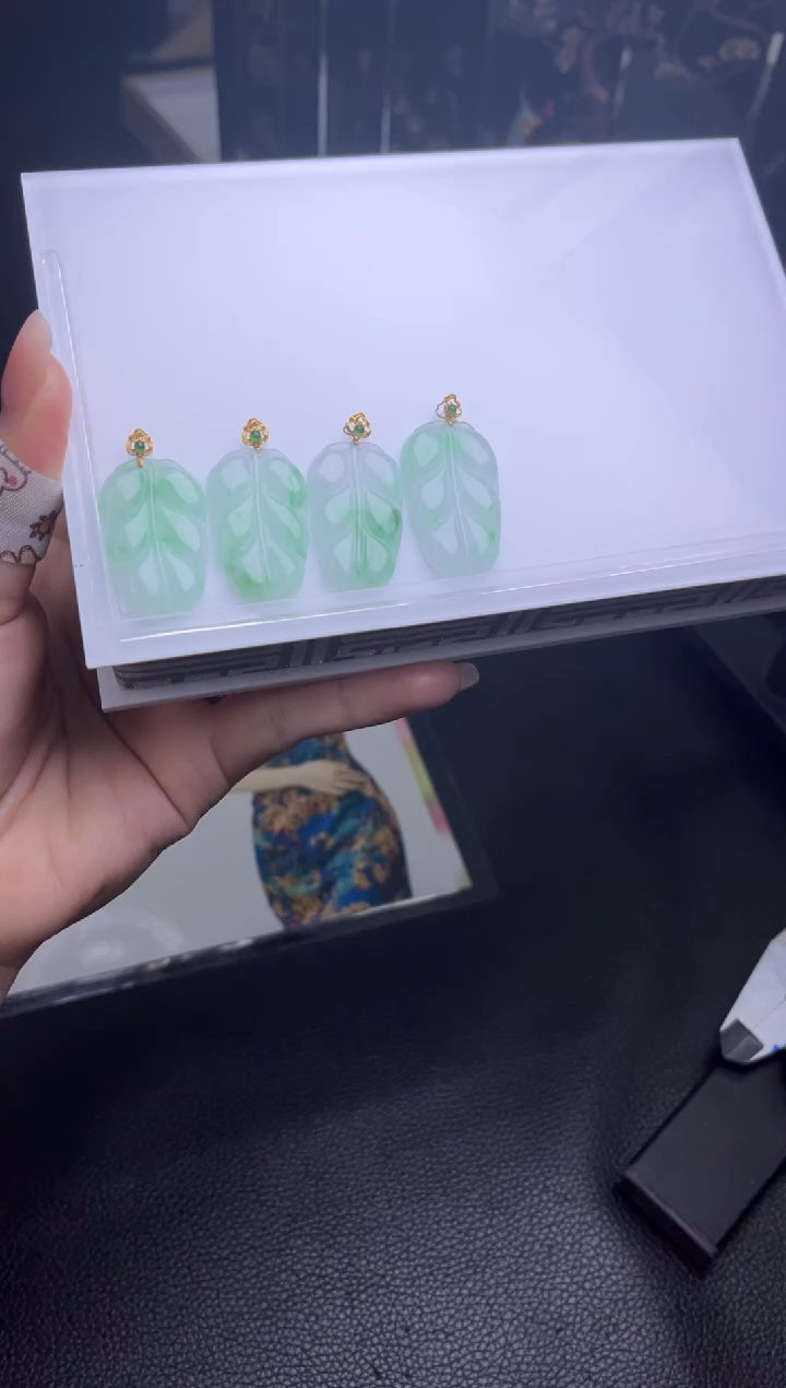 翡翠18K金镶嵌颈饰A491多样性发一件/配绳子