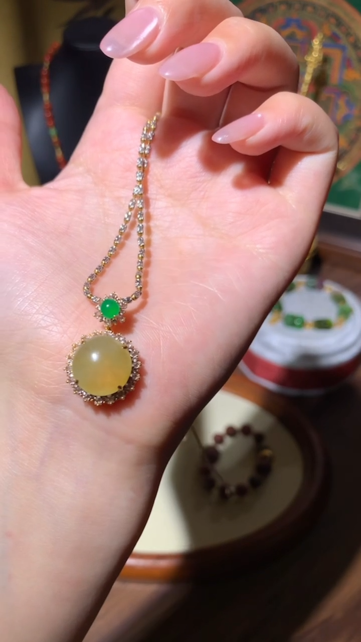 【闪购商品】翡翠吊坠(不含链)18K金镶嵌吊坠