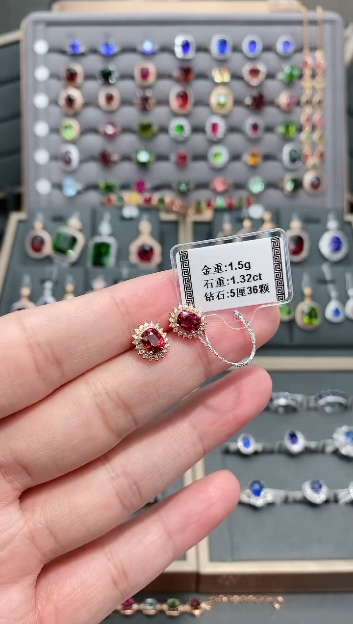 【闪购商品】碧玺耳饰18K金镶嵌1.32    