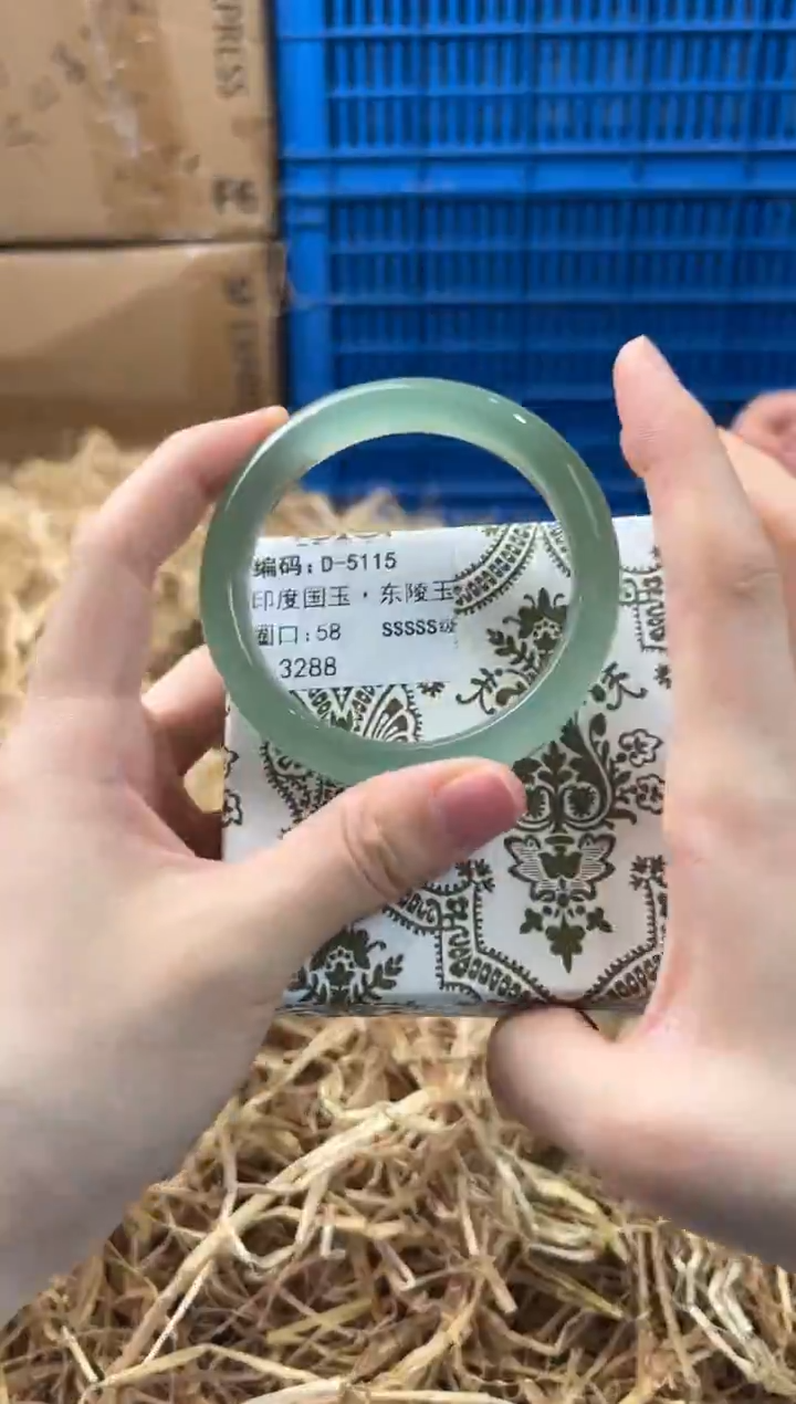 未镶嵌手镯石英质玉D-5115