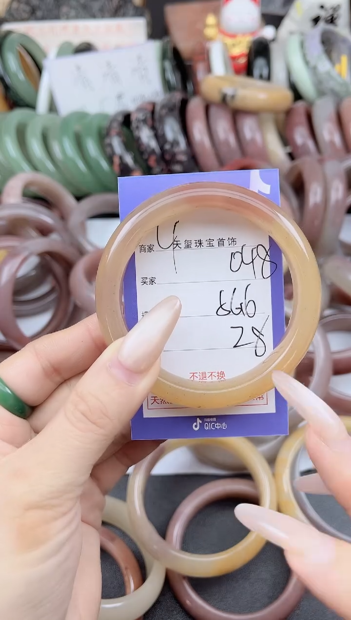 未镶嵌手镯石英质玉048