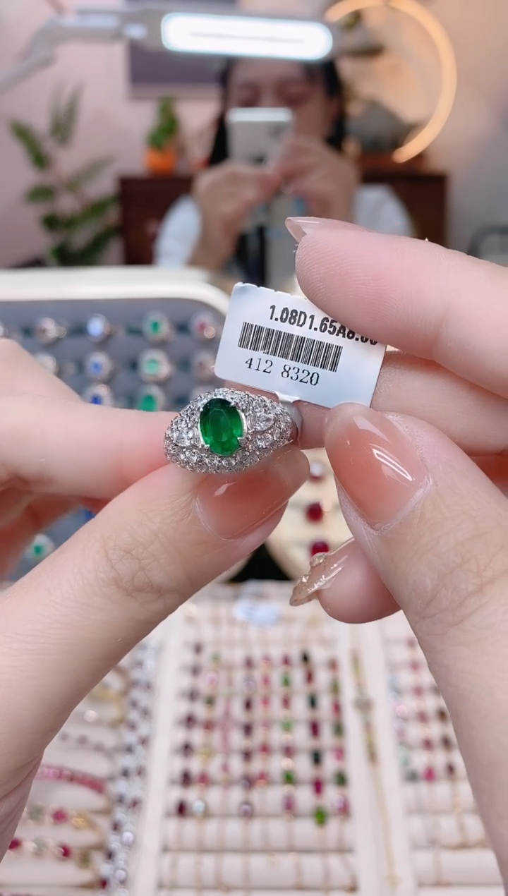 【闪购商品】祖母绿戒指铂Pt900镶嵌戒指