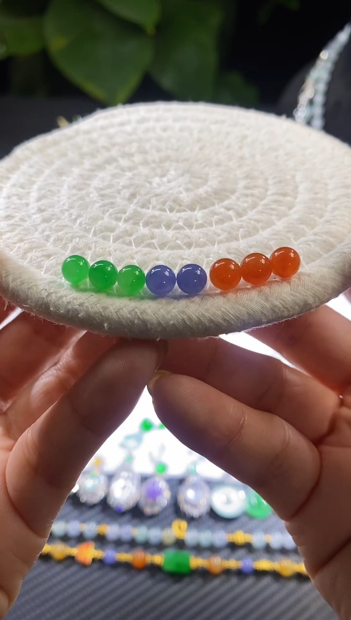 【闪购商品】翡翠挂件未镶嵌颜色不同价格不同多样性发其一（单颗）