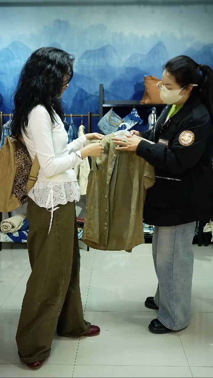 织绣大麻衬衣柿子染