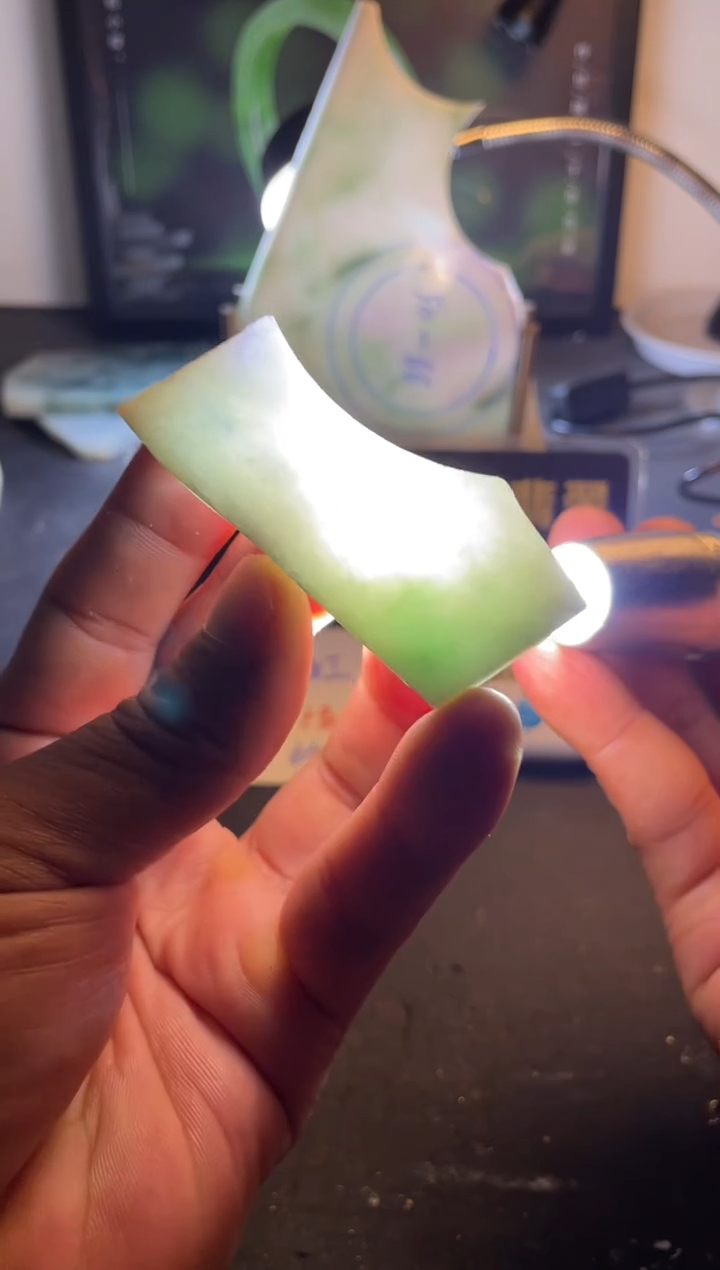 颈饰未镶嵌翡翠雨*荷翡翠