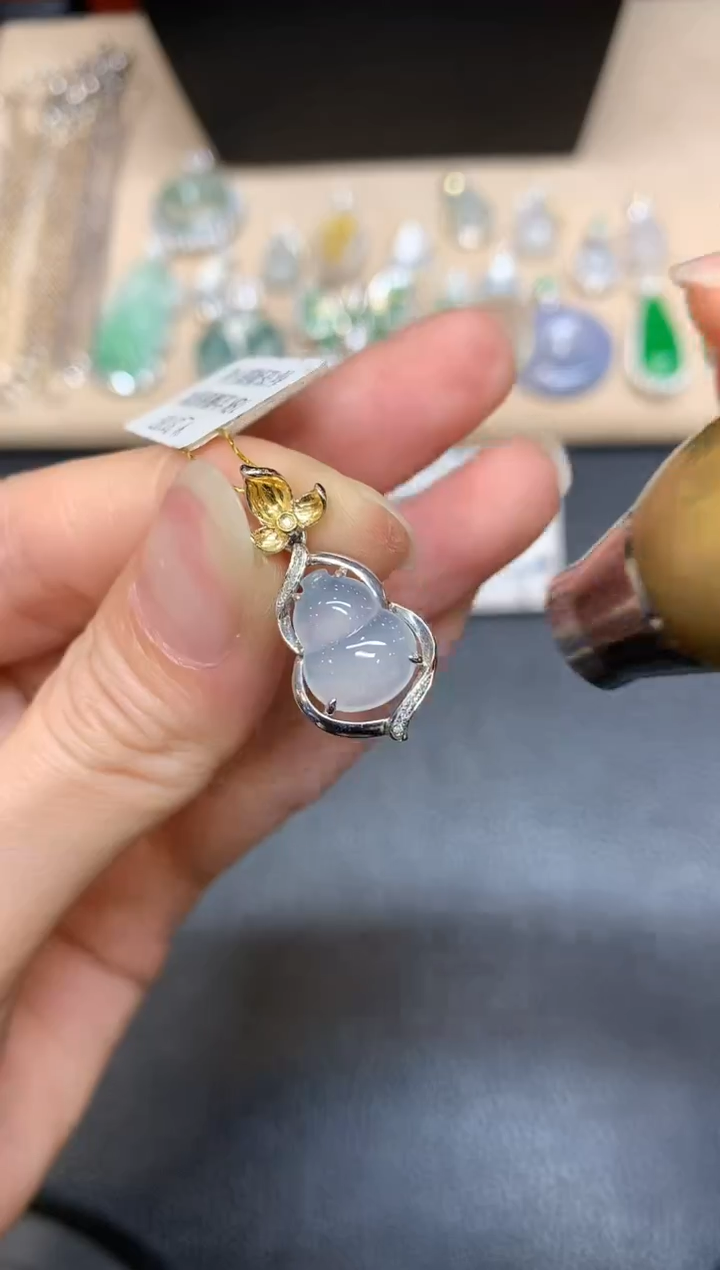 【闪购商品】翡翠颈饰18K金镶嵌葫芦【无服务费