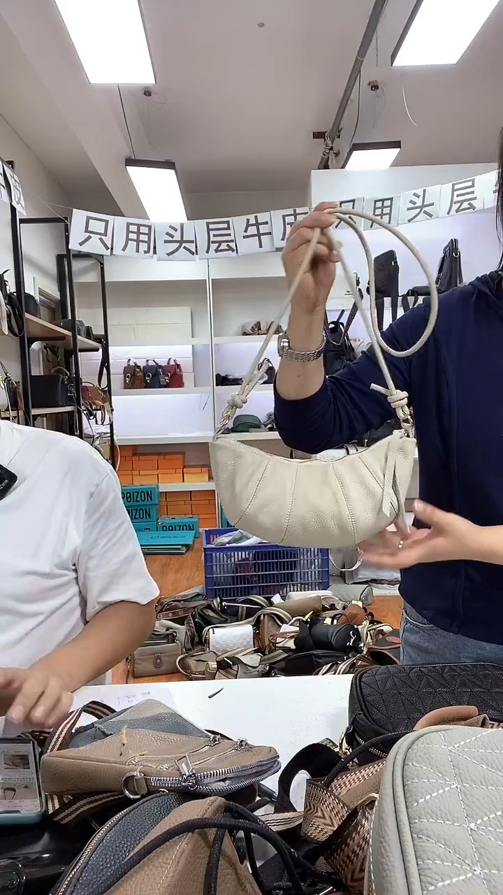 头层牛皮牛角白色