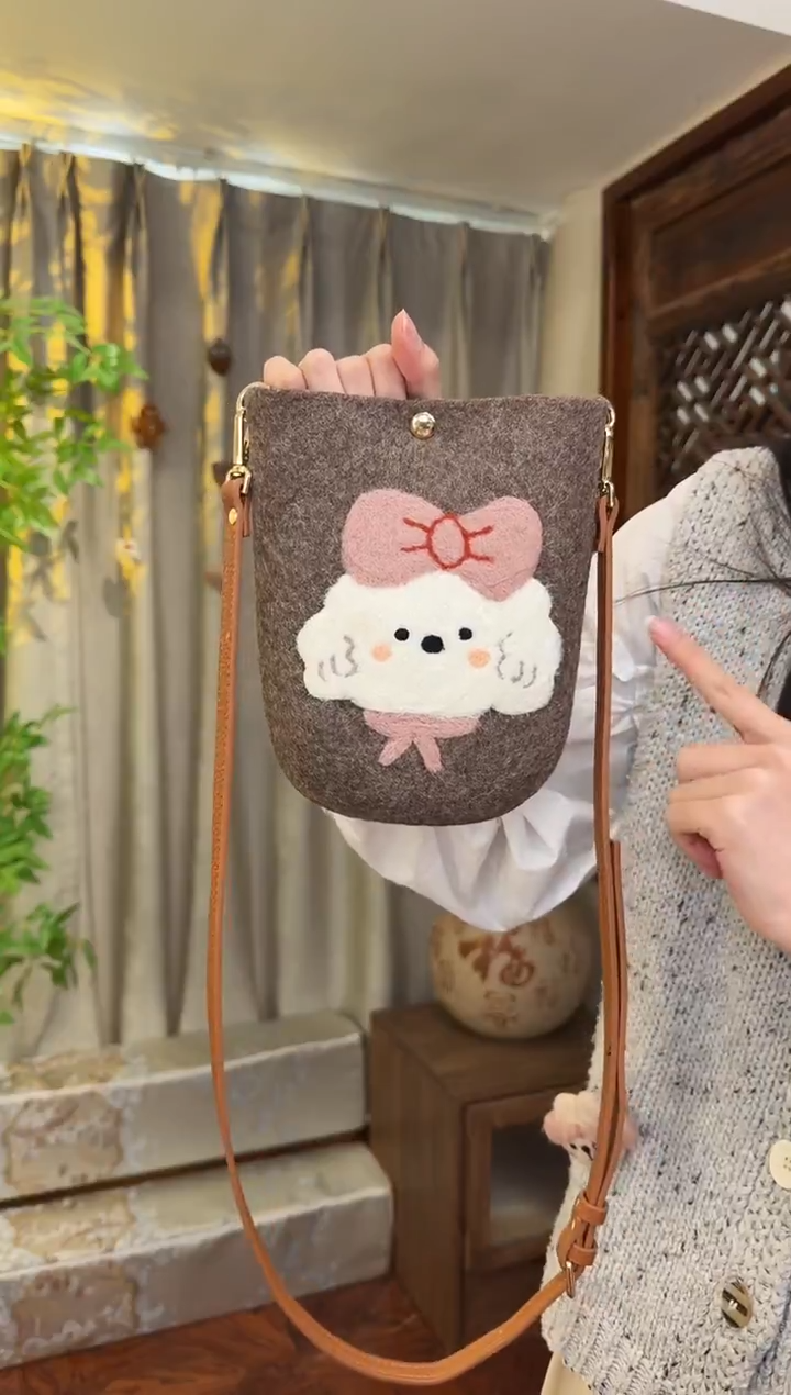 羊毛非遗羊毛毡包 手机包小狗