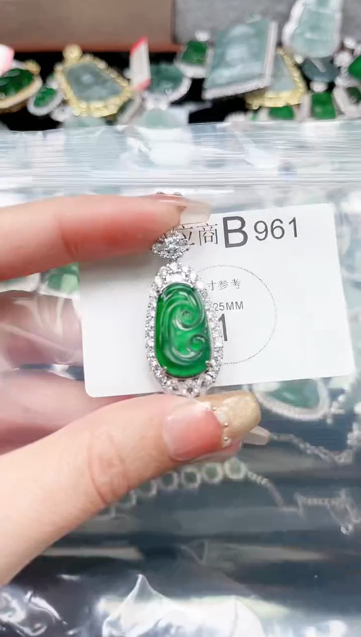 【闪购商品】翡翠颈饰未镶嵌961赠皮绳