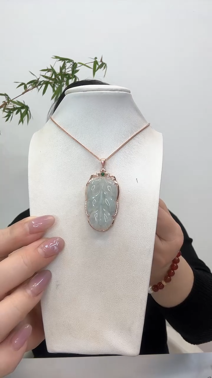 【闪购商品】翡翠吊坠(赠链)银S925镶嵌叶子玫瑰边